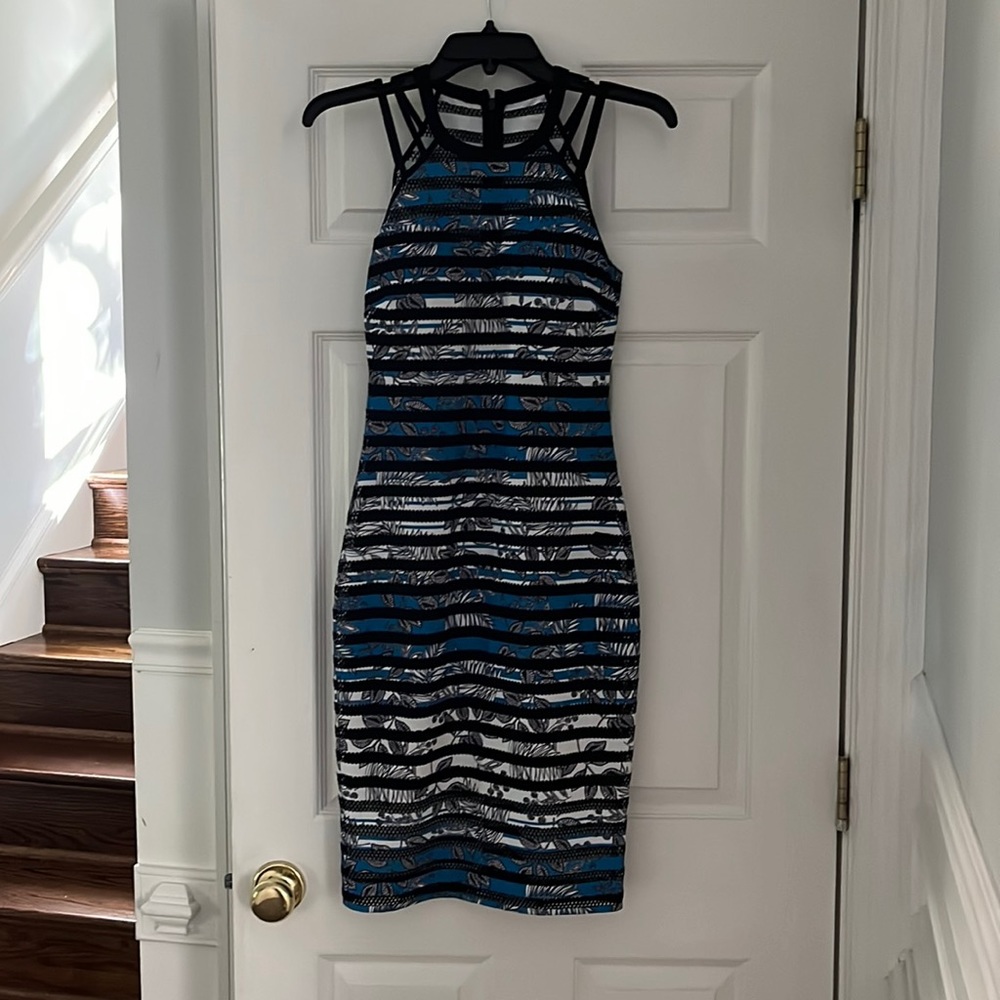 Woman’s guess midi dress size 2